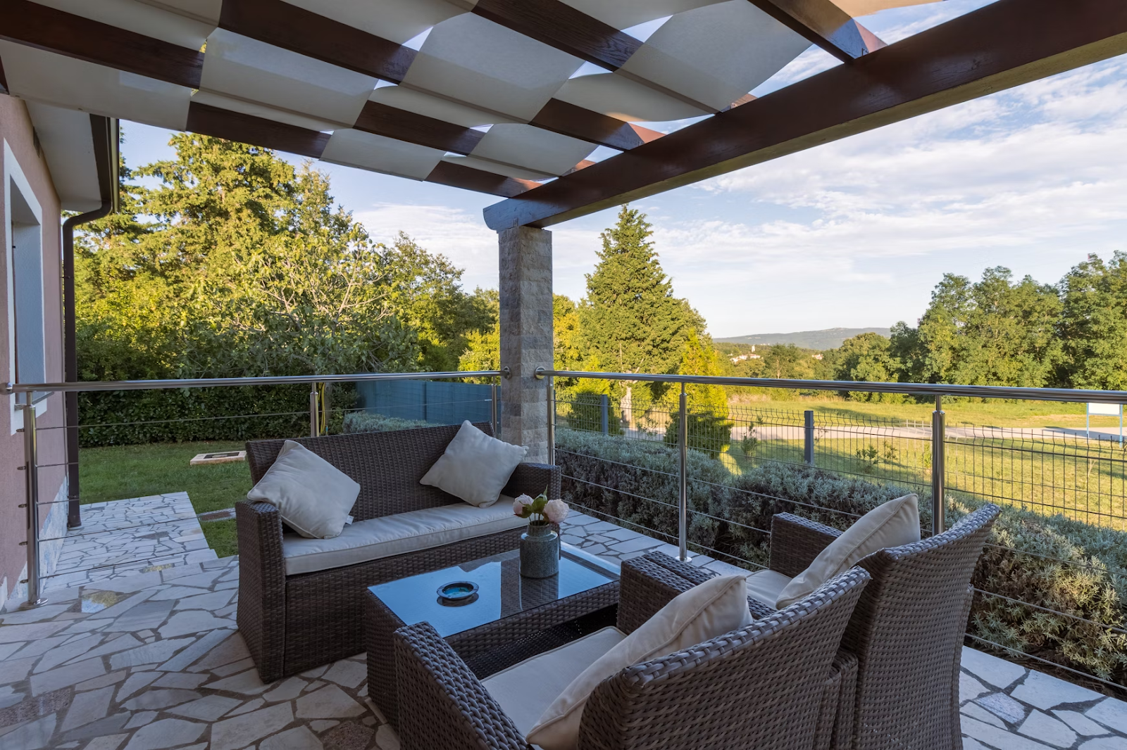 Design Ideas To Help You Love Your Outdoor Living Room